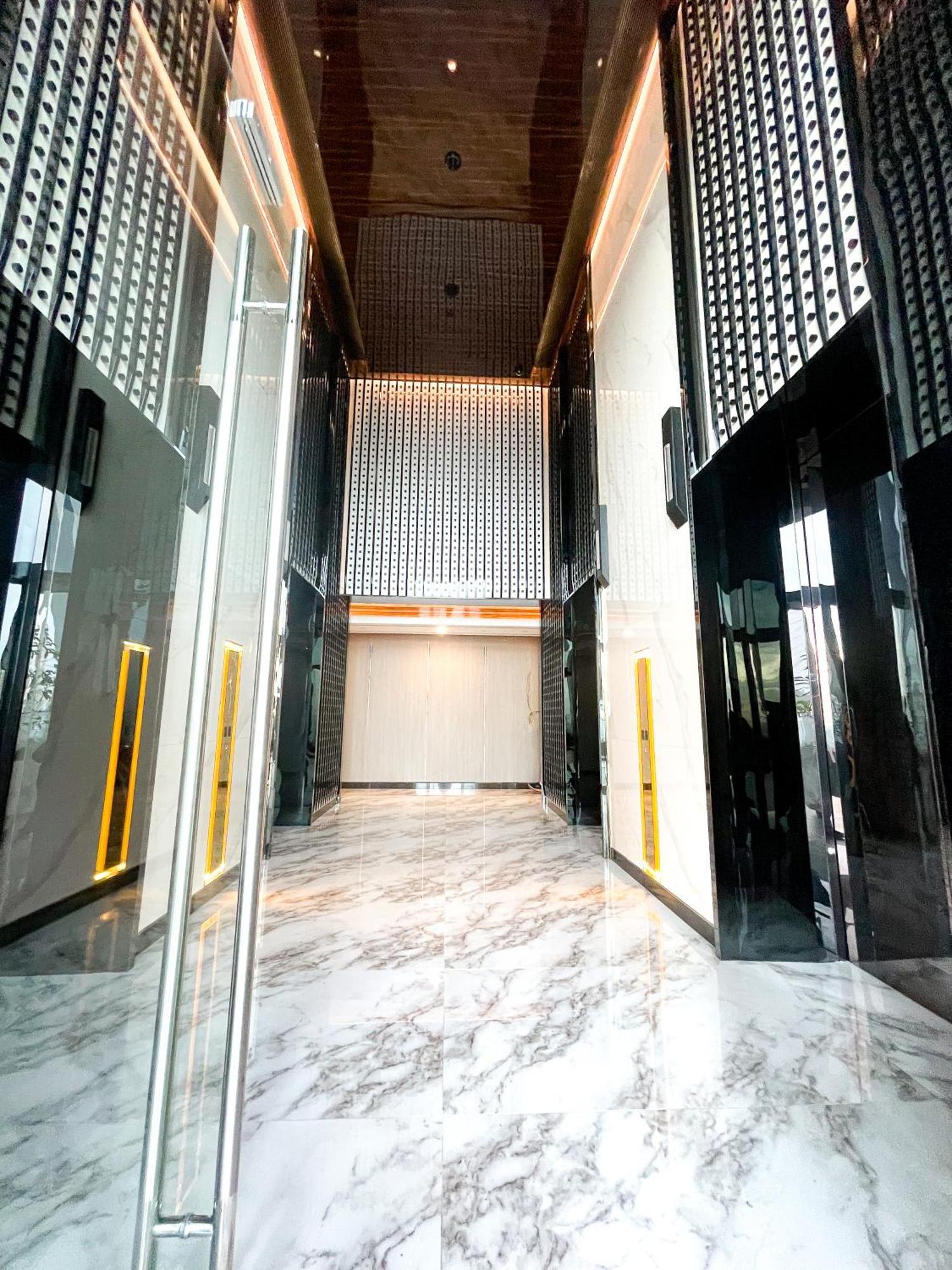 Face Kl Tower Klcc Pavilion By Kimiro Kuala Lumpur Exterior photo